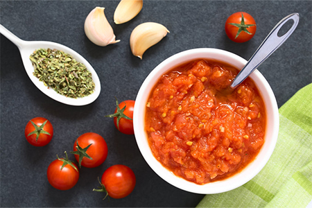 Italian marinara sauce in production