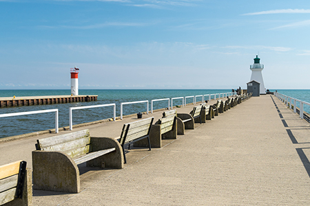 Pedestrian pier with a navigation beacon