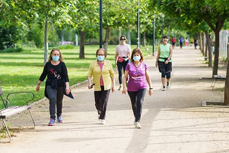 People playing sports in confinement during the Covid-19 pandemic