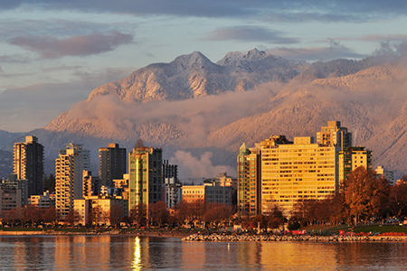 vancouver cityscape with grouse mountain in background